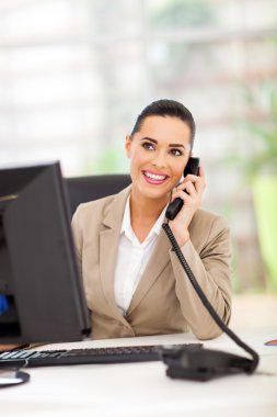 iş kadını yanıtlayan telefon