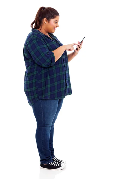 Plus size ragazza adolescente in chat con tablet computer — Foto Stock