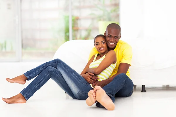 Pareja afroamericana romántica — Foto de Stock