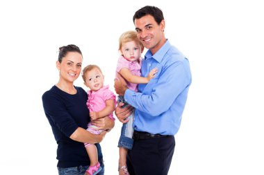 Genç aile üzerinde beyaz backgrond