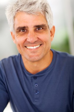 yakışıklı adam olgun portre