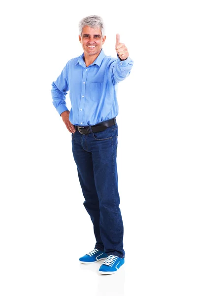 Портрет мужчины средних лет, показывающего большой палец вверх — стоковое фото