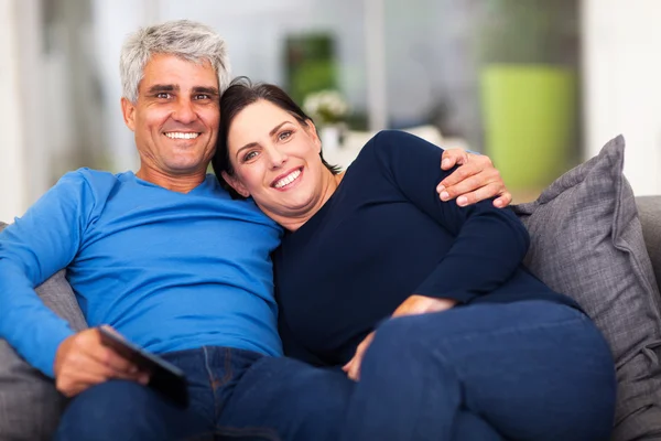 Midden liefdevolle ouder paar — Stockfoto