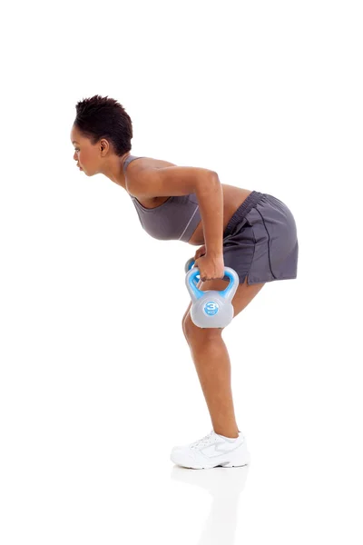 Afro americano donna lavorando fuori con bollitore campana — Foto Stock