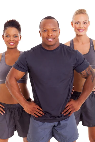 Musculoso hombre con dos mujeres posando —  Fotos de Stock