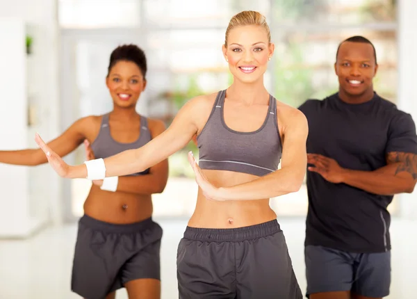 Grupo desportivo exercício — Fotografia de Stock