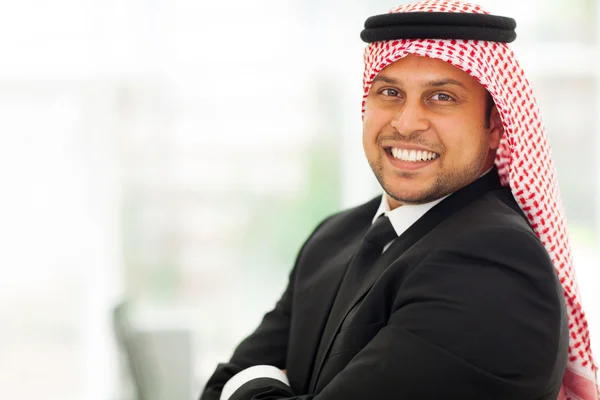 Fröhlicher arabischer Geschäftsmann — Stockfoto