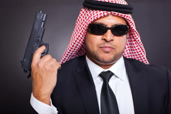 Emiraty hit man gospodarstwa pistolet — Zdjęcie stockowe