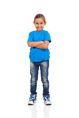 küçük kız kollarını çapraz