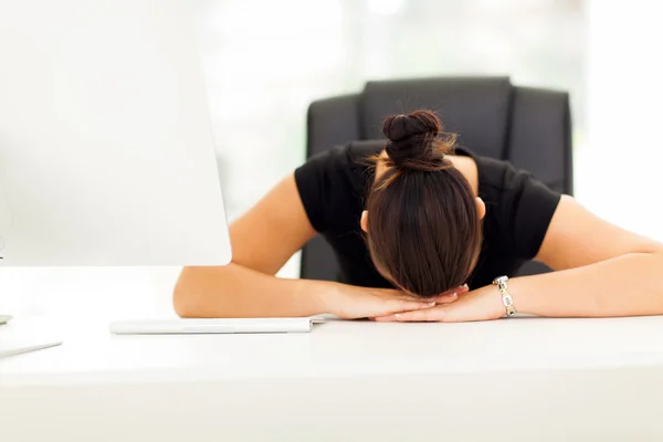 Business woman sleeping in her office — стоковое фото