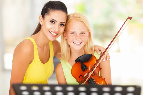 Insegnante di musica con giovane studente — Foto Stock
