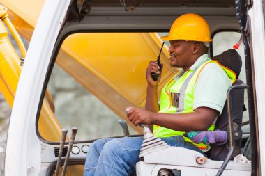 Afrika sanayi işçisi çalışma buldozer