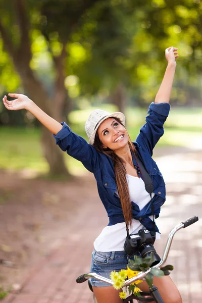 Carefree young woman arms open outdoors — Stock Photo, Image