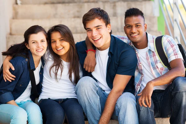 Grupp gymnasieelever — Stockfoto