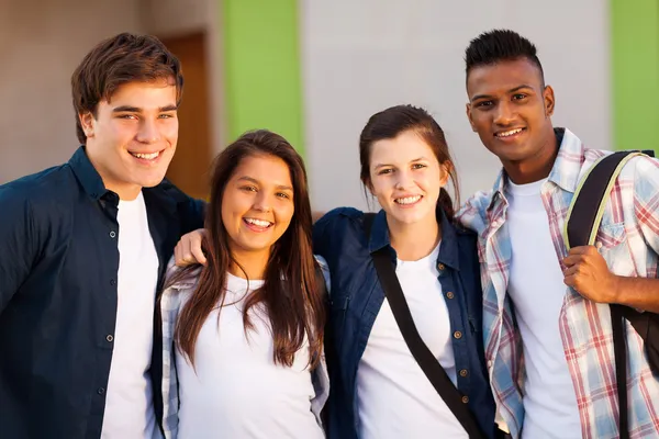 Groep van middelbare school studenten portret — Stockfoto