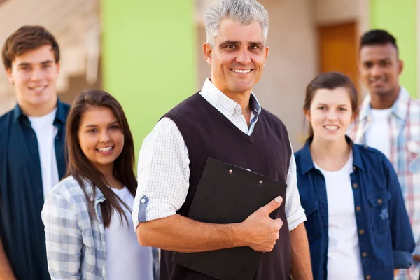 Middelbare school leraar en studenten portret — Stockfoto