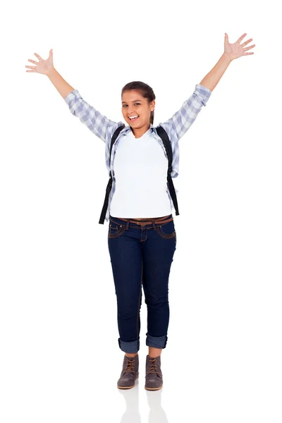 Счастливая девочка-подросток с протянутыми руками — стоковое фото