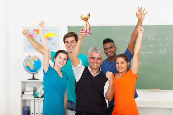 Clase ganando un trofeo —  Fotos de Stock