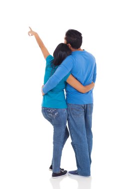 genç bir çift de kopya alanı işaret dikiz