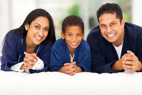 Indian family lying on bed together — Stock Photo, Image