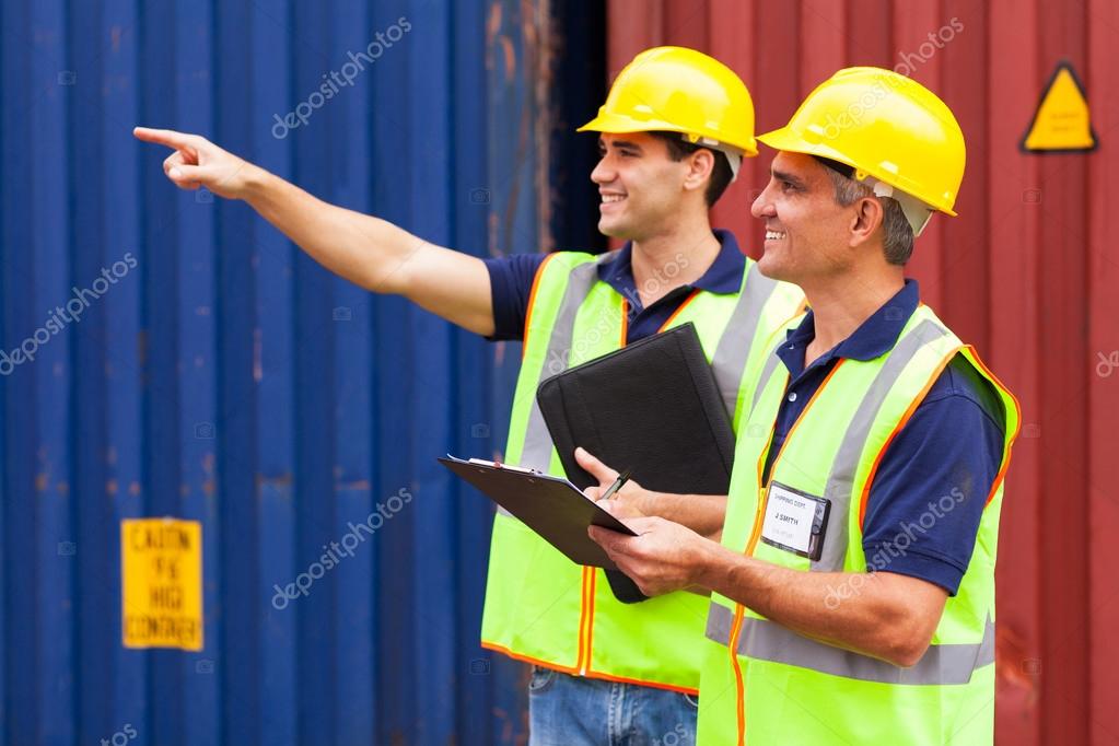 Shipping company workers working at the harbor — Stock Photo