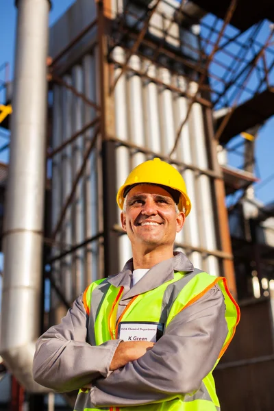 Optimistic senior chemical industry worker — Stock Photo, Image