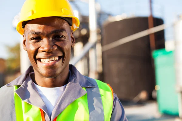 Afryki amerykański pracownik petrochemicznych portret — Zdjęcie stockowe
