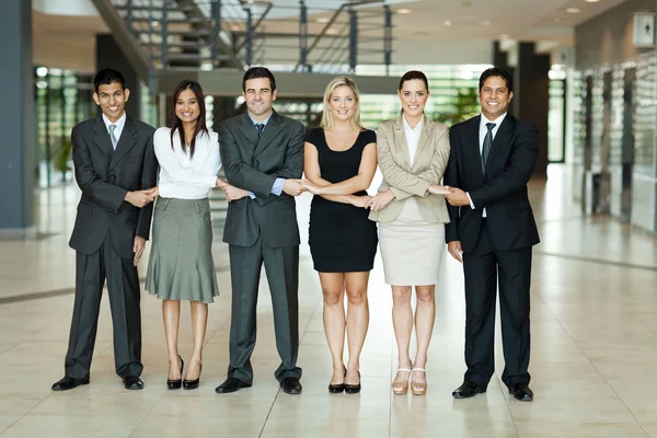 Skupina podnikatelů, drželi se za ruce — Stock fotografie
