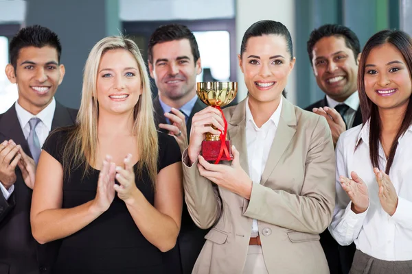 Zakelijke team winnen van een competetition — Stockfoto