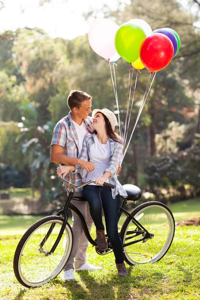 Romantic teen couple dating — Stock Photo, Image