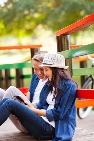 Happy teen couple using tablet computer outdoors — Stock Photo, Image