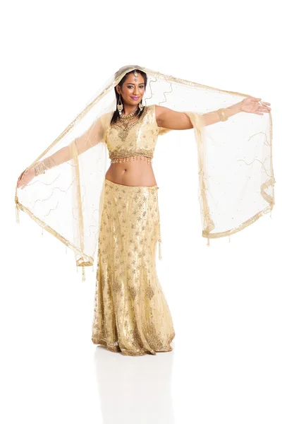 Jovem mulher em sari dançando — Fotografia de Stock