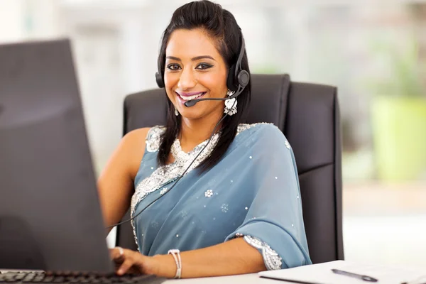 Hermosa empresa india operador de servicio al cliente — Foto de Stock