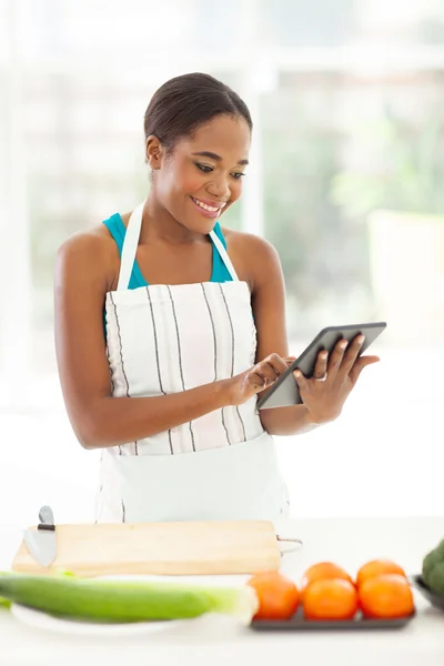 Young afro american woman searching for a recipe — Stock Photo, Image