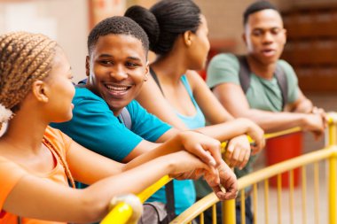 Afrika kolej arkadaş sohbet grubu