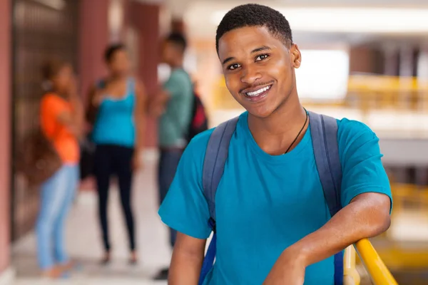 Mannelijke Afrikaanse college student — Stockfoto