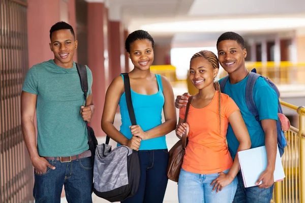 Gruppo di amici africani del college — Foto Stock