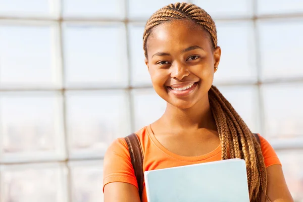 Giovane ragazza afroamericana — Foto Stock