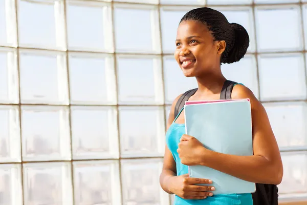 Afro-americano estudante universitário — Fotografia de Stock