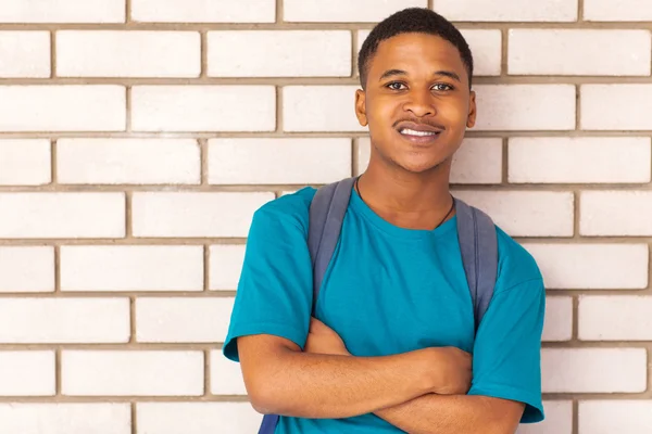 Africano americano colegio chico inclinado contra un pared —  Fotos de Stock