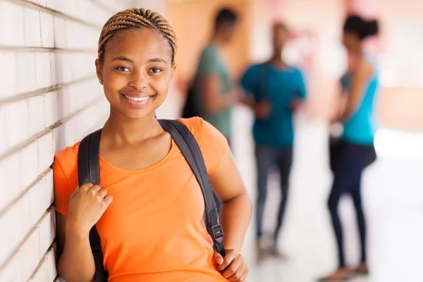 Afrikai college lány néz a kamerába — Stock Fotó