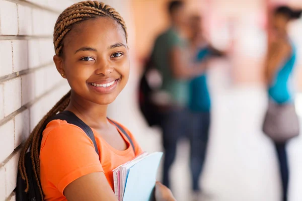 Крупный план студентов африканских университетов — стоковое фото