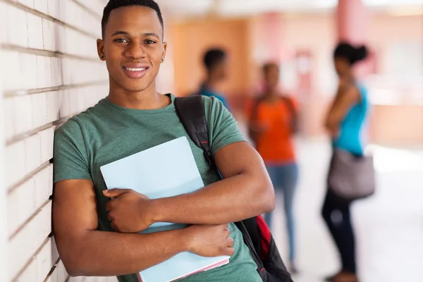 Gelukkig Afro-Amerikaanse college student — Stockfoto