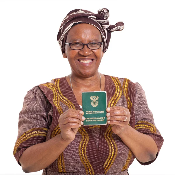 Mujer mayor sudafricana con libro de identificación — Foto de Stock