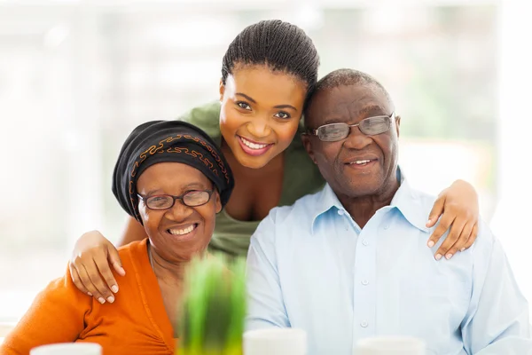 Lycklig afrikanska familj — Stockfoto