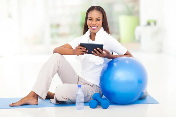 African woman holding tablet computer — Stock Photo, Image