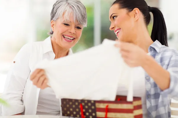 Daughter giving her senior mother present — Stock Photo, Image