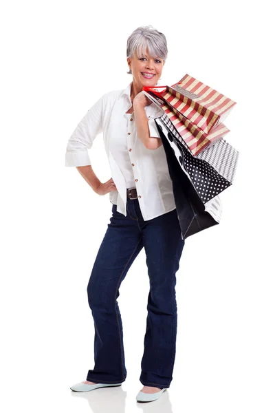 Mulher sênior na moda carregando sacos de compras — Fotografia de Stock