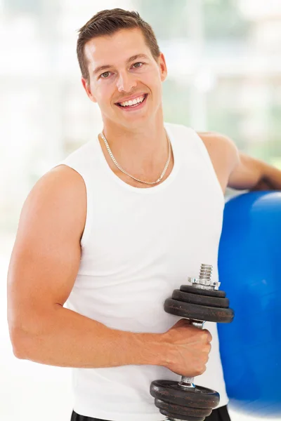 Jonge man na het sporten — Stockfoto