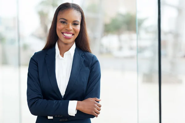 African american corporate worker standing in office — Stock Photo, Image